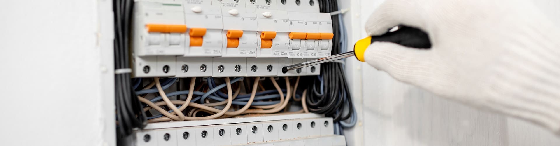 Elektrik G&uuml;venliği İ&ccedil;in 5 &Ouml;nemli İpucu